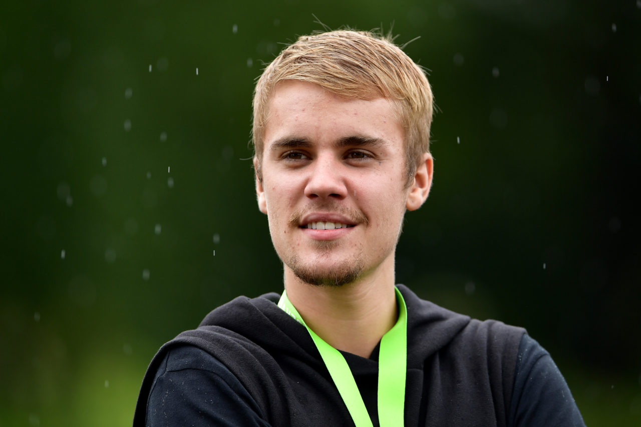 CHARLOTTE, NC - AUGUST 08: Musician Justin Bieber attends a practice round prior to the 2017 PGA Championship at Quail Hollow Club on August 8, 2017 in Charlotte, North Carolina.