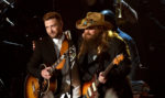 NASHVILLE, TN - NOVEMBER 04: Musician Justin Timberlake (L) performs onstage with Singer-songwriter Chris Stapleton (R)performs onstage at the 49th annual CMA Awards at the Bridgestone Arena on November 4, 2015 in Nashville, Tennessee.