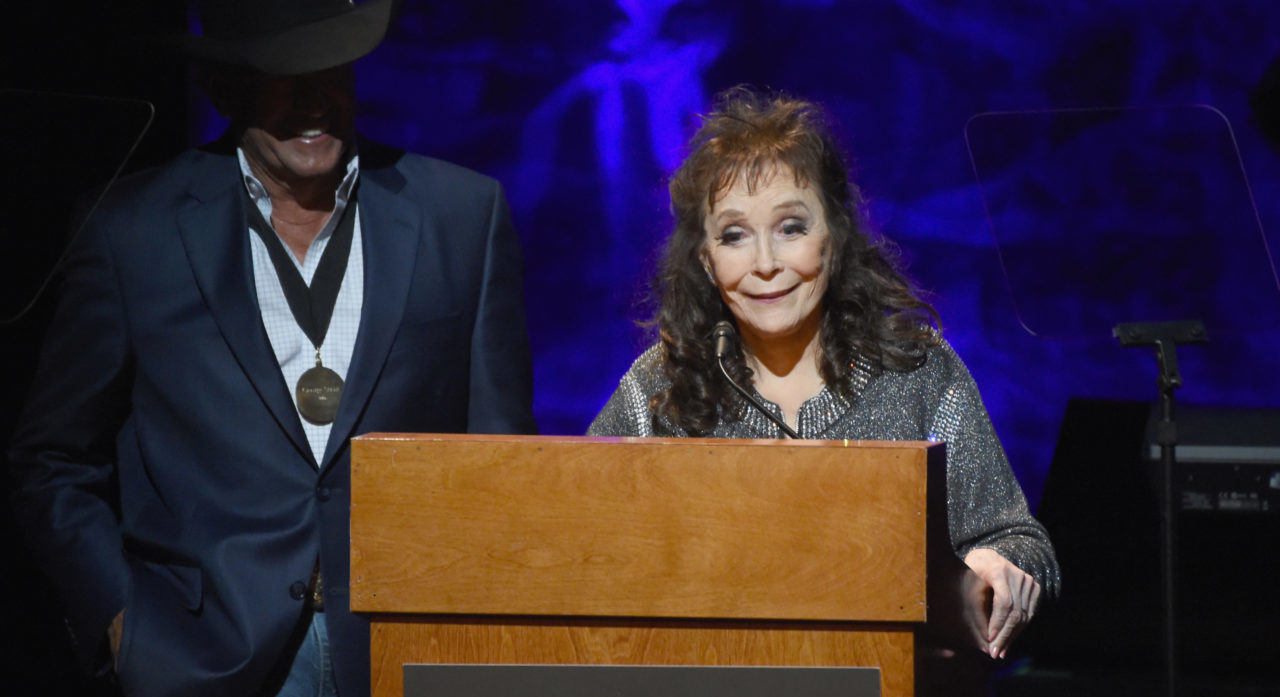 NASHVILLE, TN - OCTOBER 22: Singer-songwriter Loretta Lynn speaks onstage at the Country Music Hall of Fame and Museum Medallion Ceremony to celebrate 2017 hall of fame inductees Alan Jackson, Jerry Reed And Don Schlitz at Country Music Hall of Fame and Museum on October 22, 2017 in Nashville, Tennessee.