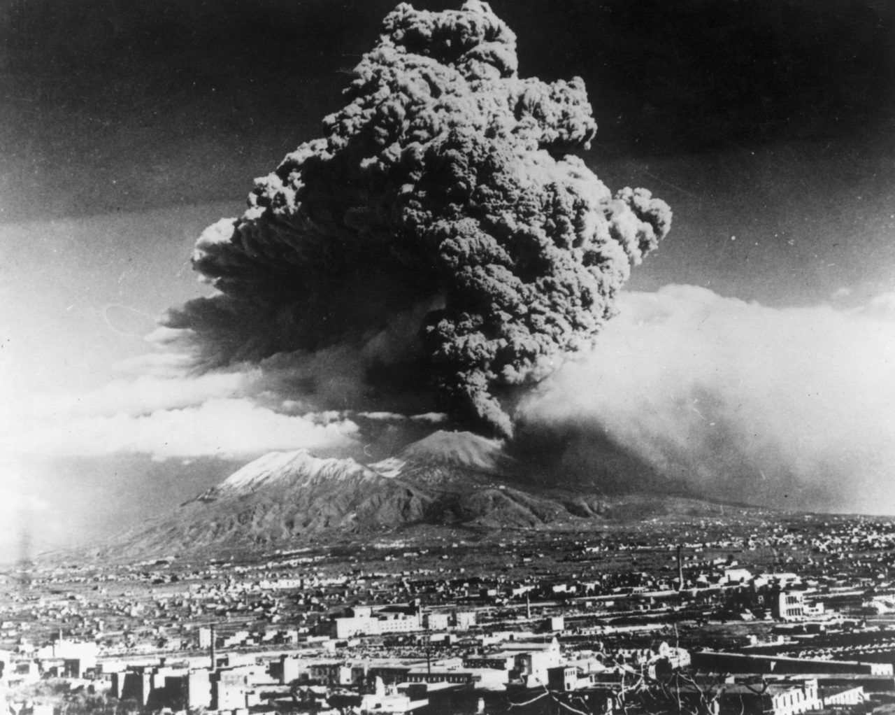Извержение Везувия 1944